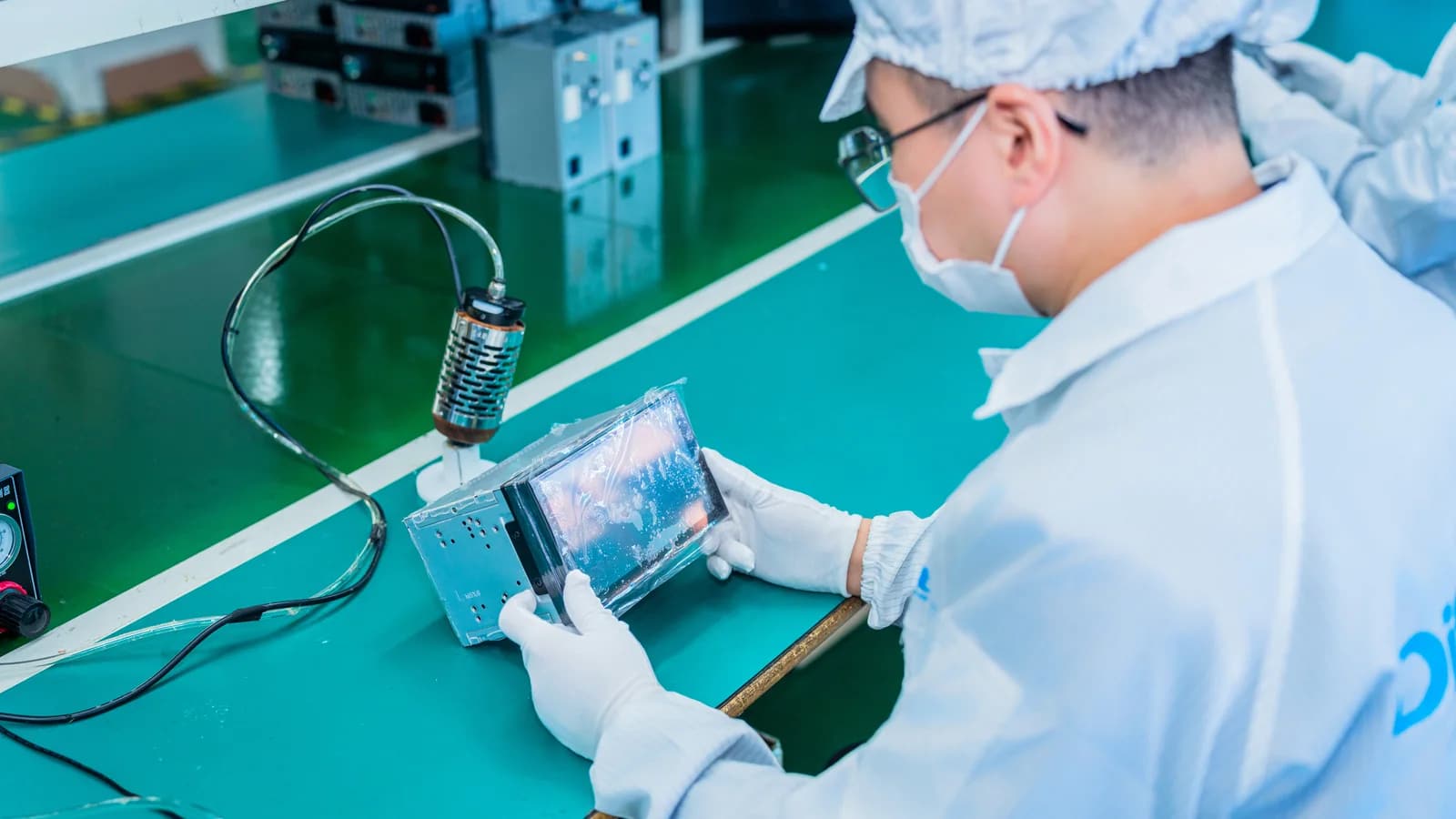 Vehicle electronics screen assembly inspection